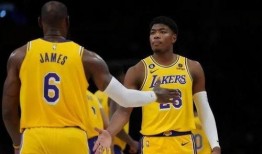 湖人队最新爆料新闻消息,揭秘球队转会传闻与备战新赛季策略”